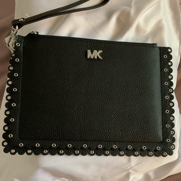 Michael Kors Handbags - Michael Kors wristlet